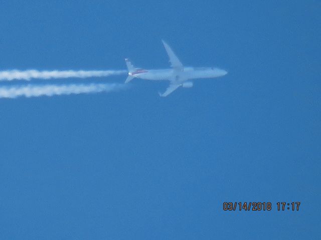 Boeing 737-800 (N880NN)