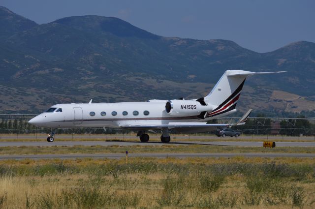 Gulfstream Aerospace Gulfstream IV (N415QS) - EJA415 arriving on 22 from Teterboro.