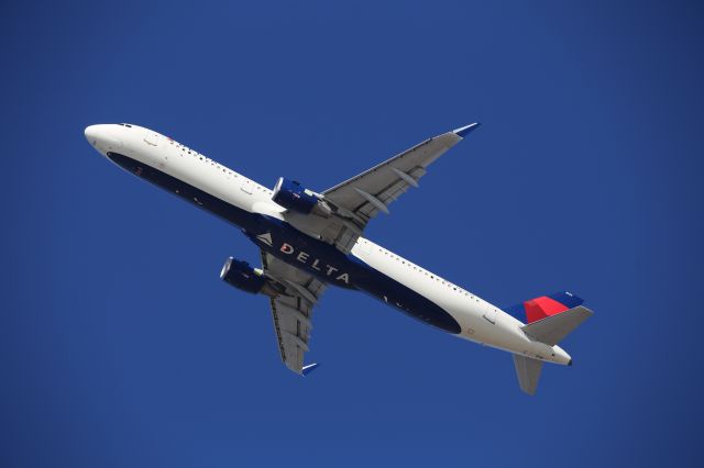 Airbus A321 (N323DN)