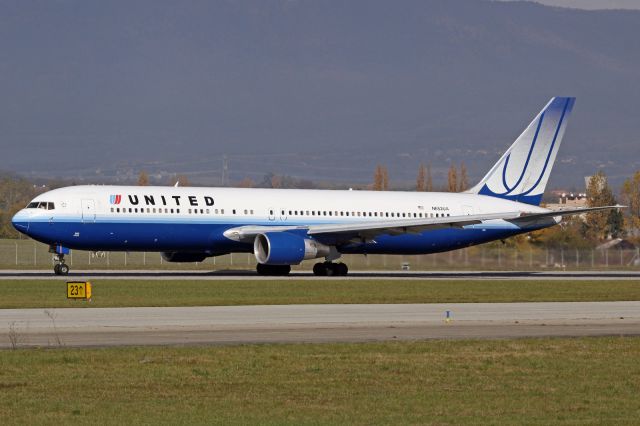 BOEING 767-300 (N652UA)