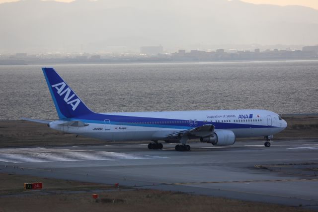 BOEING 767-300 (JA608A)