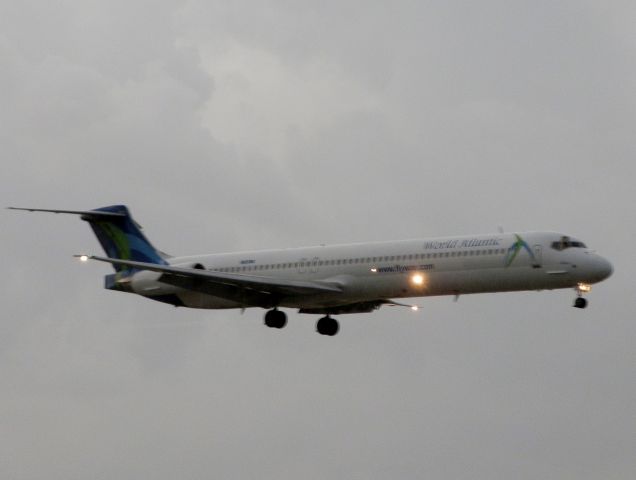 McDonnell Douglas MD-83 (N802WA)