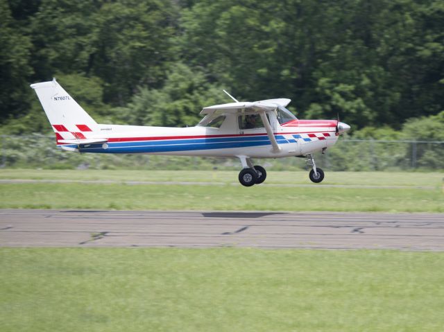 Cessna 152 (N7607L) - 1 JUN 2016.