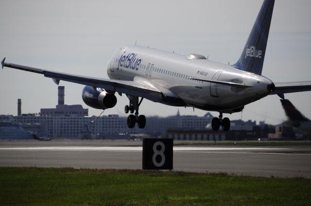 Airbus A320 (N663JB)