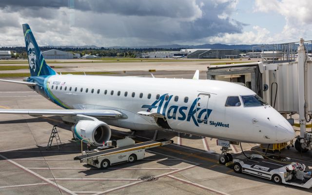 Embraer 175 (N175SY)