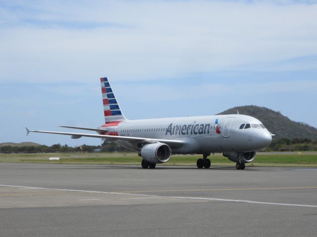 Airbus A320 (N118US)