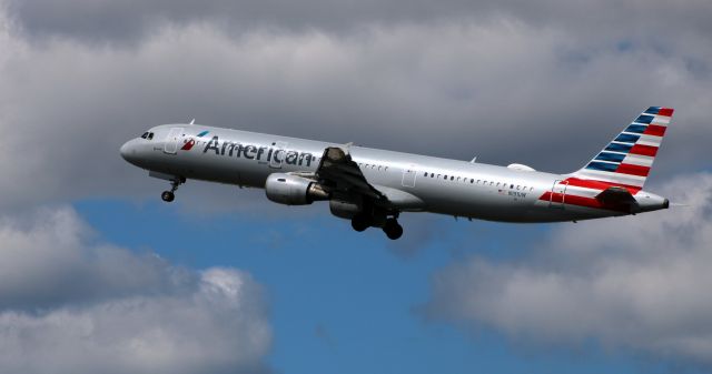 Airbus A321 (N191UW) - Shortly after departure is this 2001 American Airlines Airbus A321-211 in the Summer of 2020.