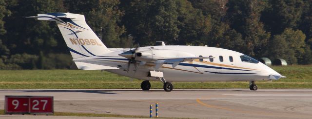 Piaggio P.180 Avanti (N109SL) - Landing rwy 09 on Sept 2th 2012...