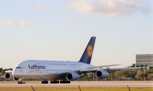Airbus A380-800 (D-AIMM)