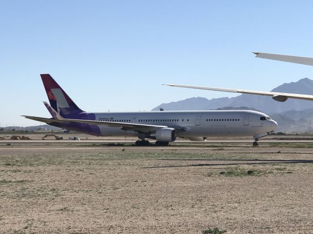 BOEING 767-300 (N580HA)