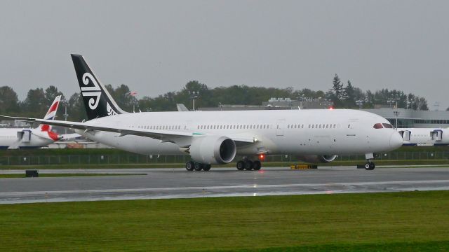 Boeing 787-9 Dreamliner (ZK-NZH) - BOE006 taxis onto Rwy 16R for a taxi / brake test on 10/10/15. (ln 351 / cn 37964). The aircraft has yet to receive its complete livery.