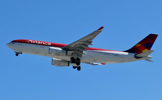 Airbus A330-200 (N975AV)