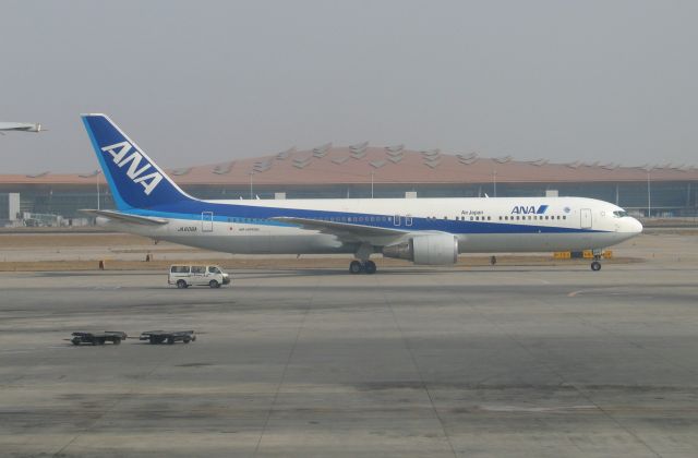 BOEING 767-300 (JA606A)