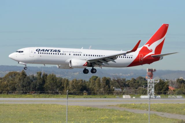 Boeing 737-800 (VH-VXG) - About to put down on runway 05. Tuesday 22nd July 2014.