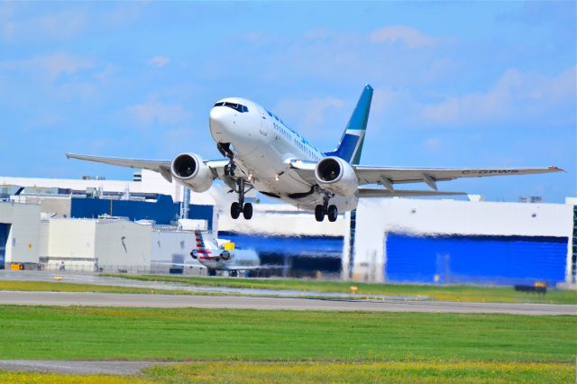 Boeing 737-700 (C-GPWS)