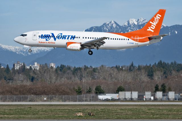 BOEING 737-400 (C-FANB)