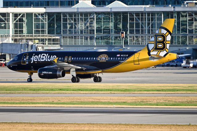 Airbus A320 (N632JB)
