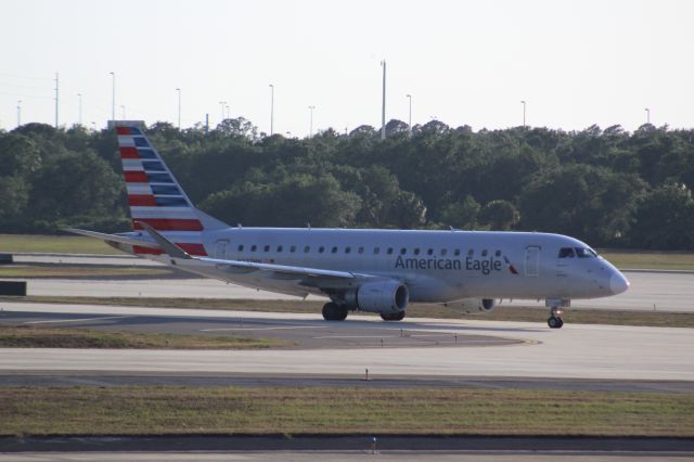 Embraer 175 (N237NN)