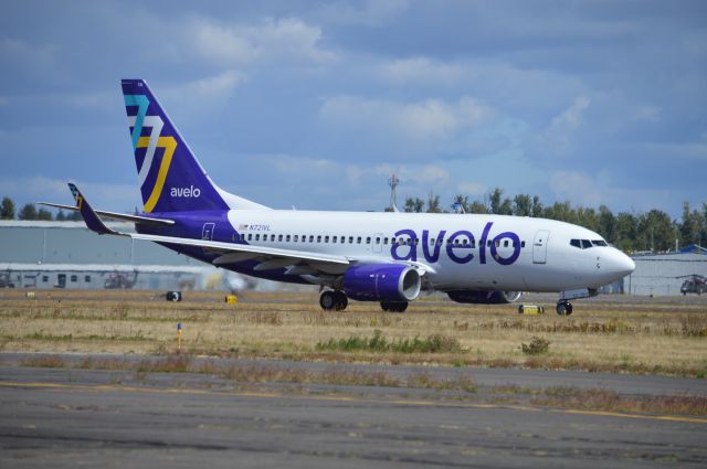 Boeing 737-700 (N721VL) - Avelo's newest 737-700 taxiing out for departure as VXP853 for Las Vegas (KLAS/LAS). Previous operators include GOL and Aeromexico.