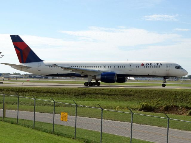 Boeing 757-200 (N661DN)