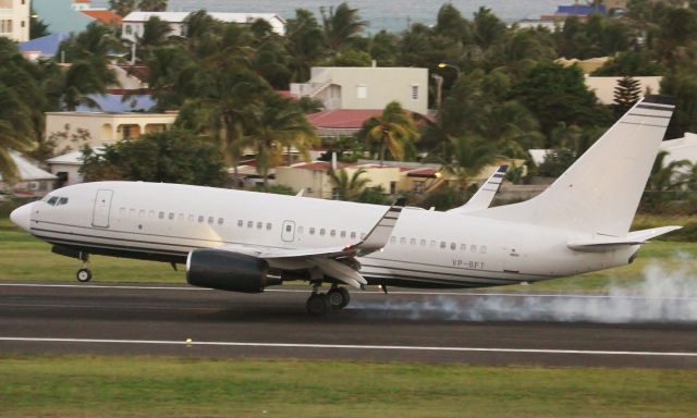 Boeing 737-700 (VP-BFT)