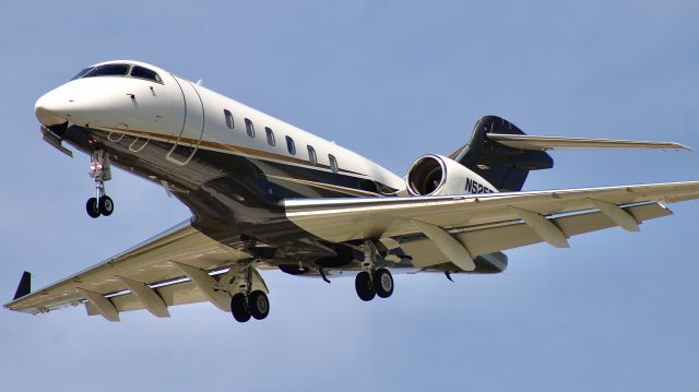 Bombardier Challenger 300 (N525FX) - LXJ525, operated by this Bombardier Challenger 300, on short final @ KIND. br /br /9/20/23