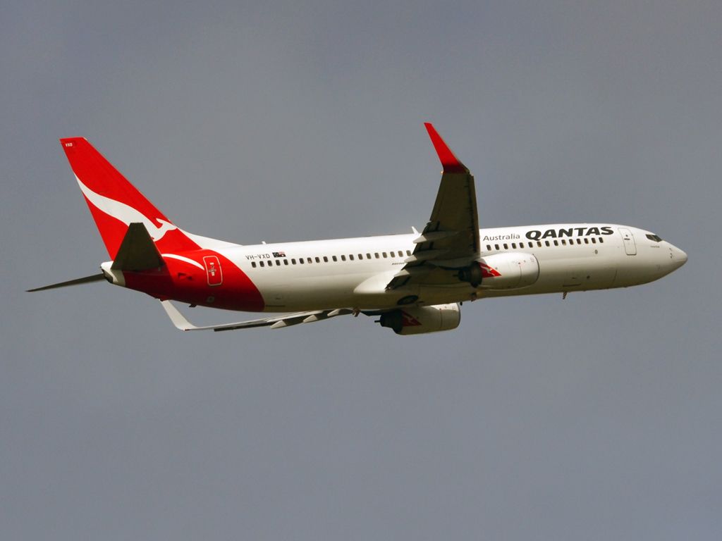 Boeing 737-800 (VH-VXD) - Getting airborne off runway 23 on a gloomy, cold winters day. Wednesday 4th July 2012.