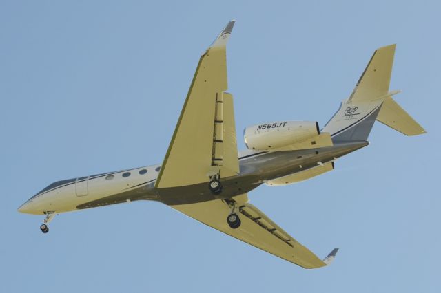 Gulfstream Aerospace Gulfstream V (N565JT) - Gulfstream V on short final to RW11 at TQPF