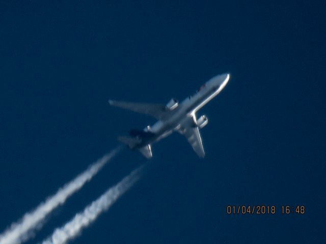 Boeing MD-11 (N588FE)