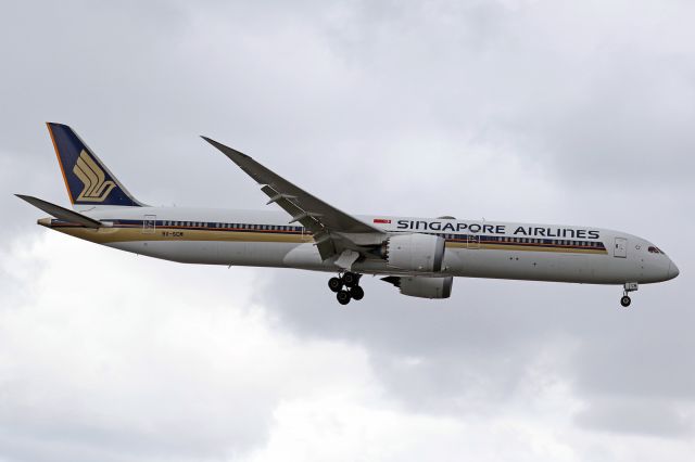 BOEING 787-10 Dreamliner (9V-SCM)