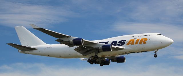 Boeing 747-400 (N471MC)