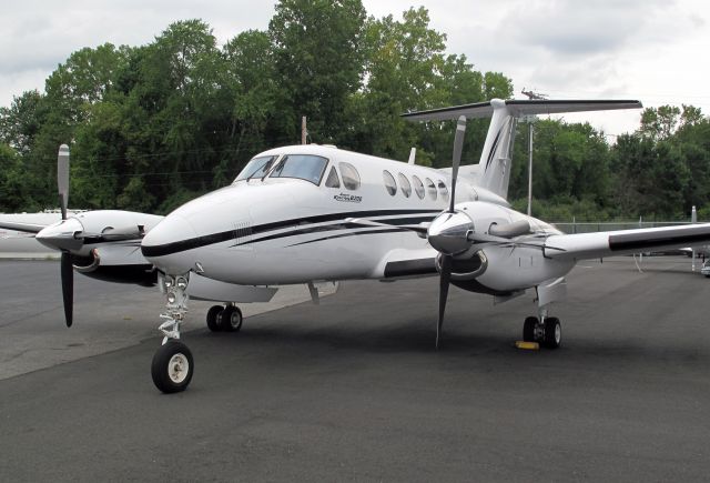 Beechcraft Super King Air 200 (N980GB) - At the RELIANT AIR ramp. RELIANT AIR has the lowest fuel price on the Danbury (KDXR)airport.