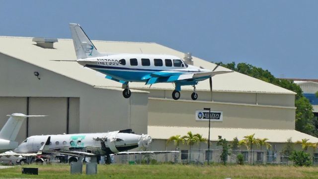 Piper Navajo (N27990)