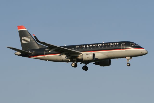 Embraer 170/175 (N819MD) - August 29, 2010 - descended to Washington Reagan 