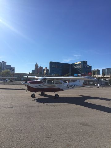 Cessna T210 Turbo Centurion (N211CF)