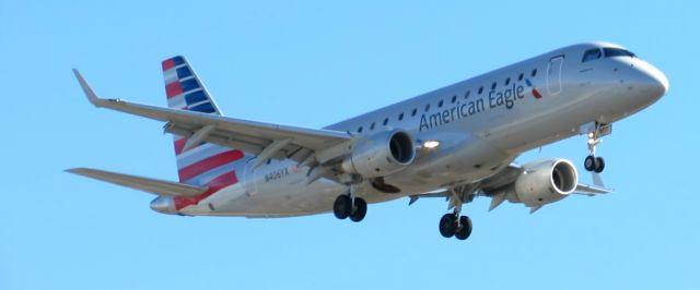 Embraer 170/175 (N406YX)