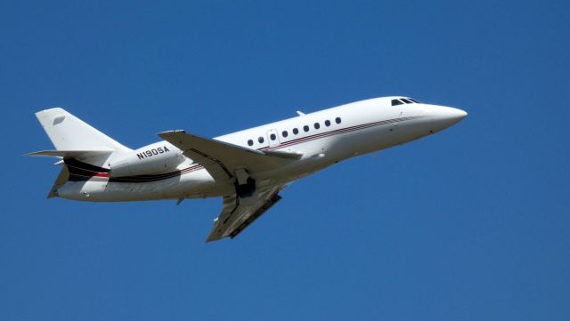 Dassault Falcon 2000 (N190SA) - Shortly after departure is this 2002 Dassault Falcon 2000 in the Spring of 2021.