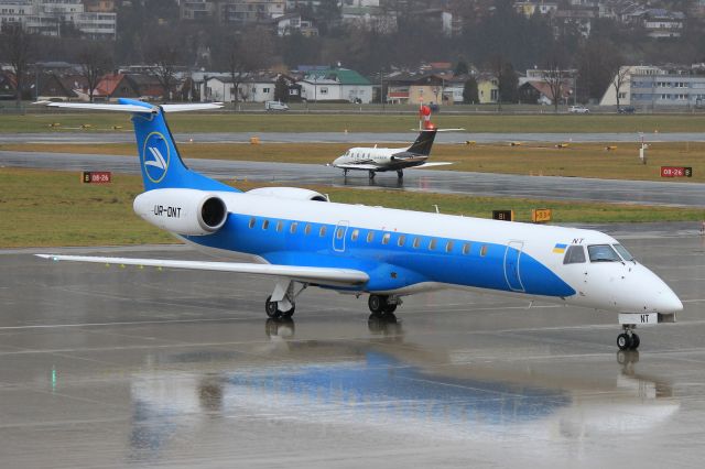 Embraer ERJ-145 (UR-DNT)