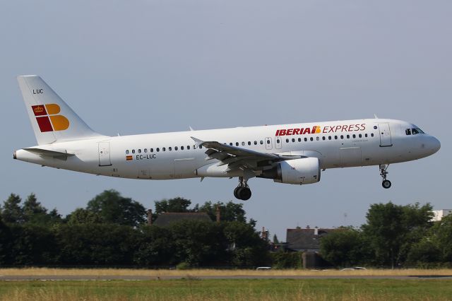 Airbus A320 (EC-LUC)