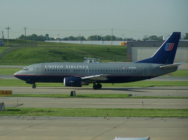 BOEING 737-300 (N318UA)