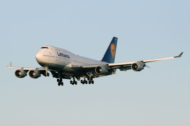 Boeing 747-200 (D-ABVU)