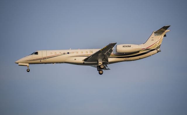 Embraer ERJ-135 (N549M) - Arriving rwy 20R @KDPA.