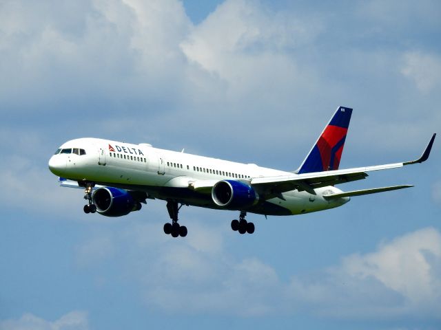Boeing 757-200 (N624AG)