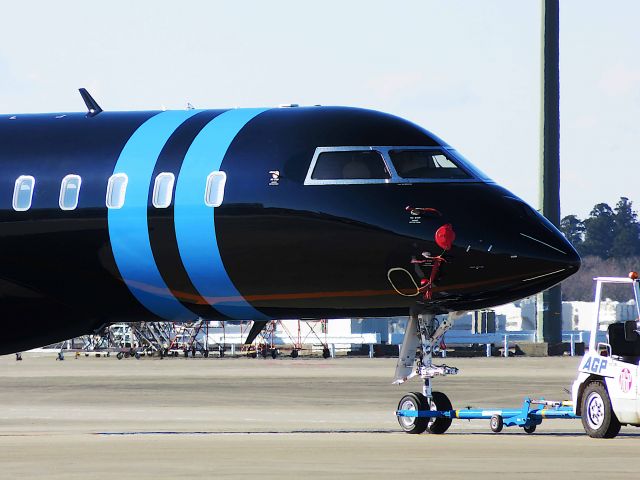 Bombardier Global Express (N2020Q) - I take a picture on Dec 16, 2016.