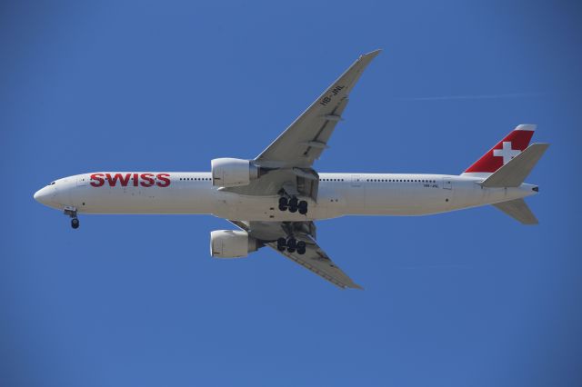 BOEING 777-300ER (HB-JNL)