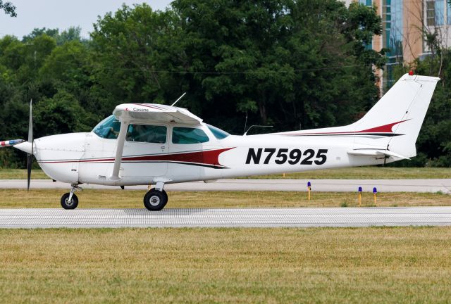 Cessna Skyhawk (N75925)