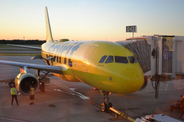 Airbus A319 (N529NK) - N529NK (A319-132) at gate D43 in Milwaukee as the sun came up