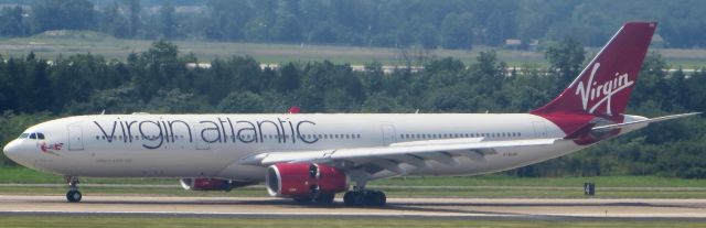 Airbus A330-300 (G-LVUV) - Virgin Atlantic A330-300 7/20/13