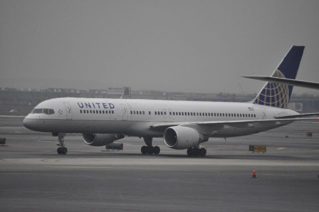 Boeing 757-200 (N514UA)