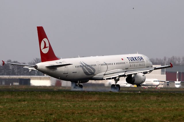 Airbus A321 (TC-JRB)